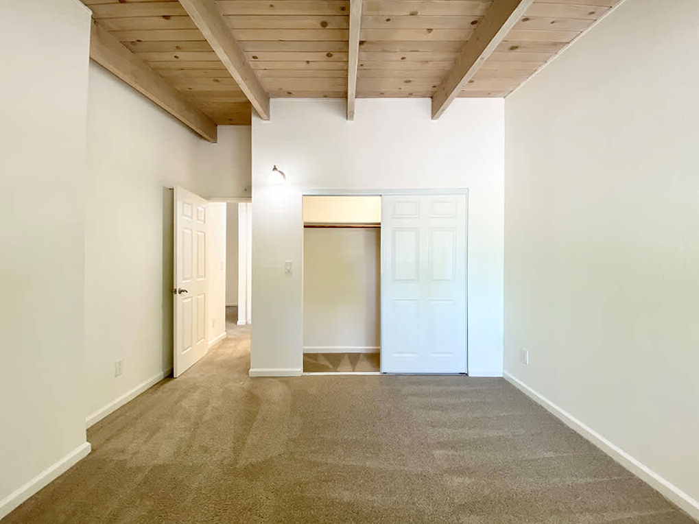 1515 The Glens Apartments photo 3